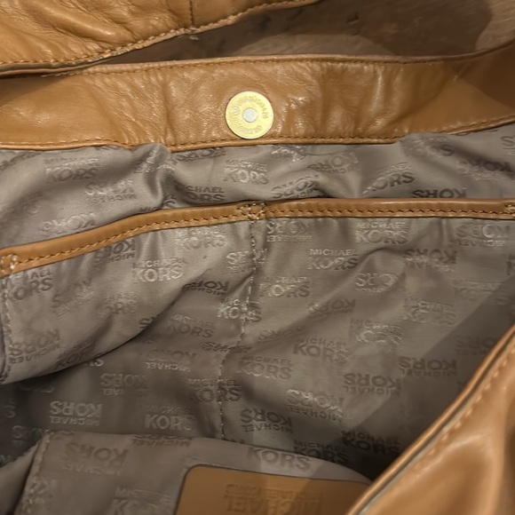 Michael Kors ⚜️ Camel Cored Hobo Bag with tassels and gold accents!! - Picture 14 of 16